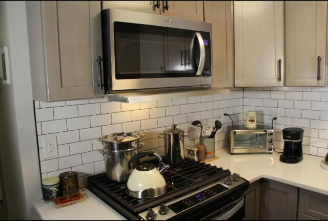 Microwave Oven with Exhaust Hood